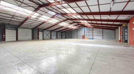 Bâtiment industriel 2400m² : Photo