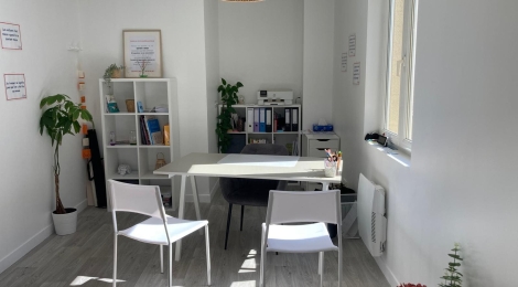 Bureau dans un espace bien-être : Photo