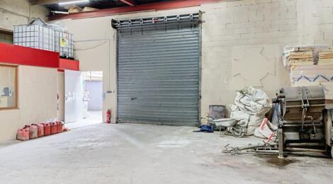 Ensemble immobilier entrepôt et bâtiment commercial 350m²: bâtiment de 185m²