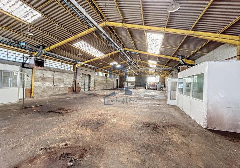 Bâtiment polyvalent entrepôt et bureaux 650m²