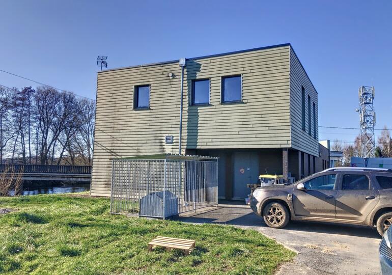 Local professionnel 350m²