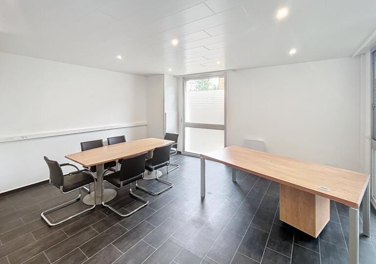 Bureaux 100m² : salle de réunion
