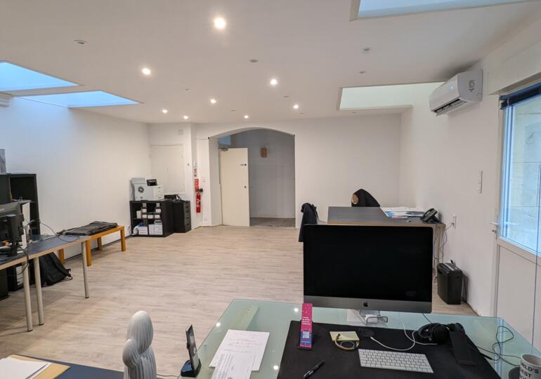 Immeuble à usage de bureaux 208m²