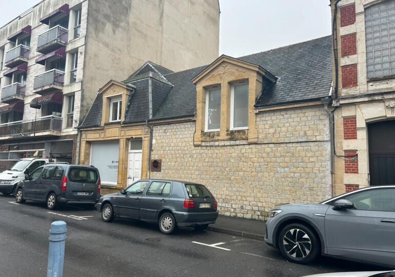 Immeuble à usage de bureaux 208m²