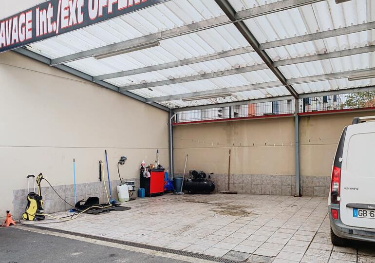 Ensemble immobilier entrepôt et bâtiment commercial 350m²:  bâtiment 165m²