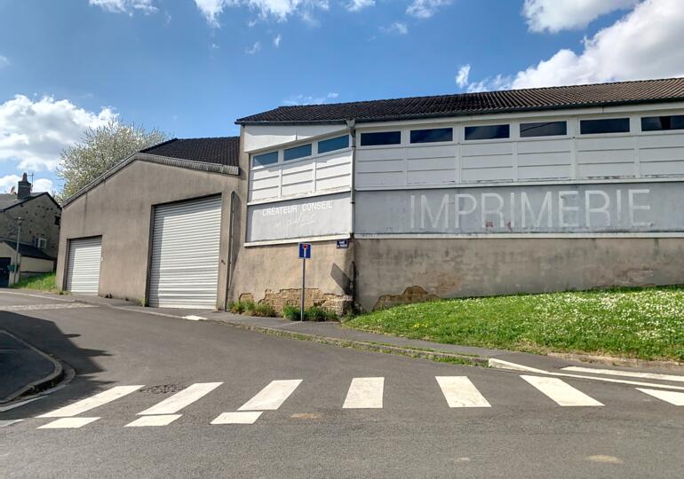 Bâtiment professionnel - stockage - bureaux + terrain constructible 752m²