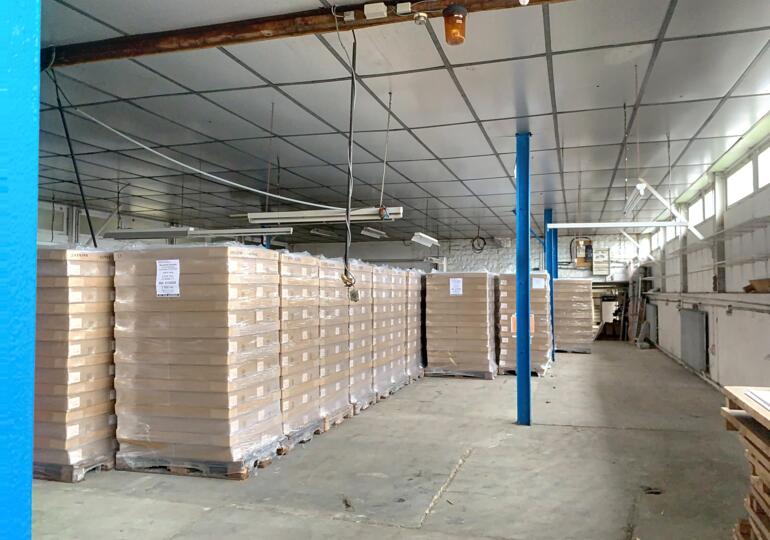 Bâtiment professionnel - stockage - bureaux + terrain constructible 752m²