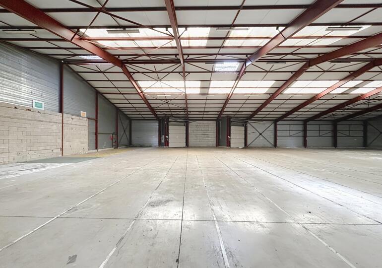 Bâtiment industriel 2400m²