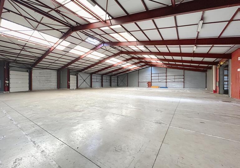 Bâtiment industriel 2400m²