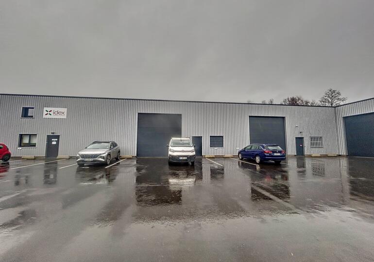 Local professionnel 192m²