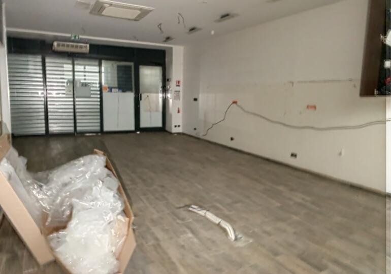 Local commercial 179m²