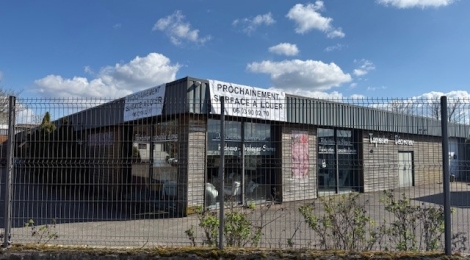 Local commercial de 650 m² à louer : Photo